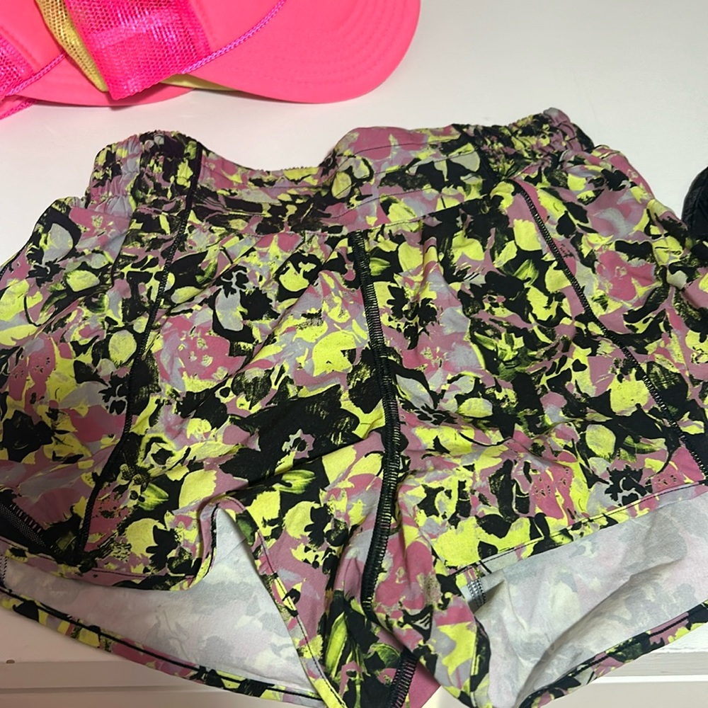 lululemon hotty hot high rise 2.5 shorts worn once size 4